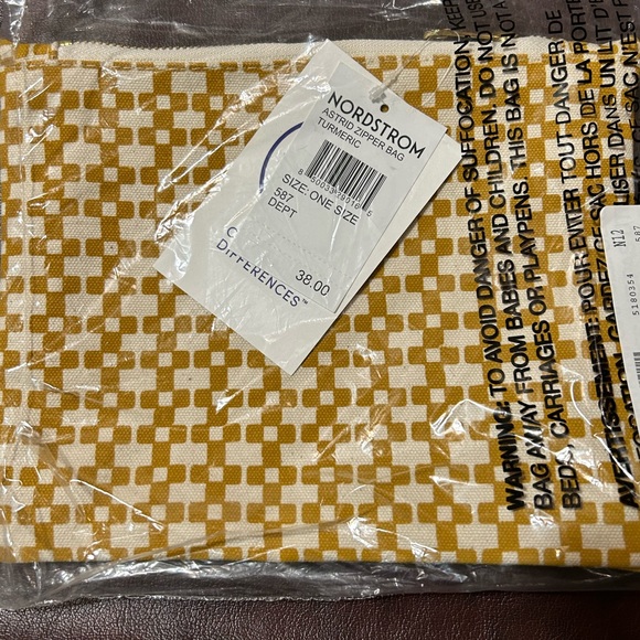 Dance Happy Giada Flat Canvas Zip Pouch

Color: TURMERIC - Picture 2 of 3